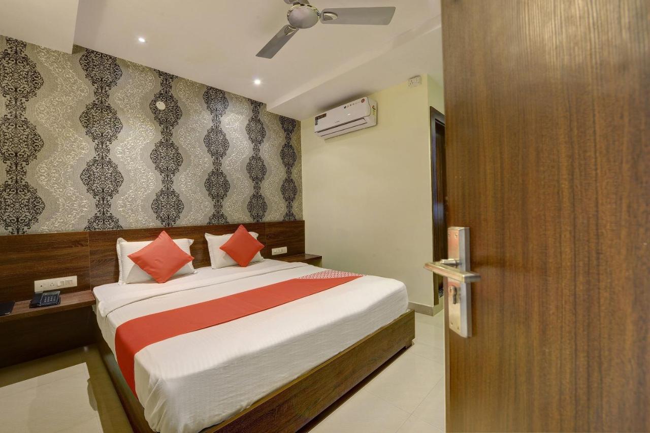 Capital O Hotel Samanvi International Belur  Eksteriør billede