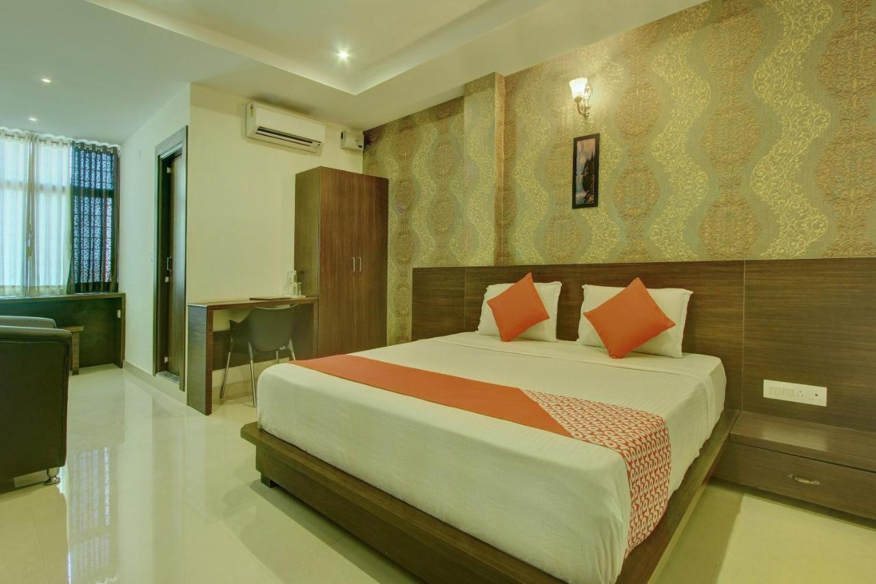 Capital O Hotel Samanvi International Belur  Eksteriør billede