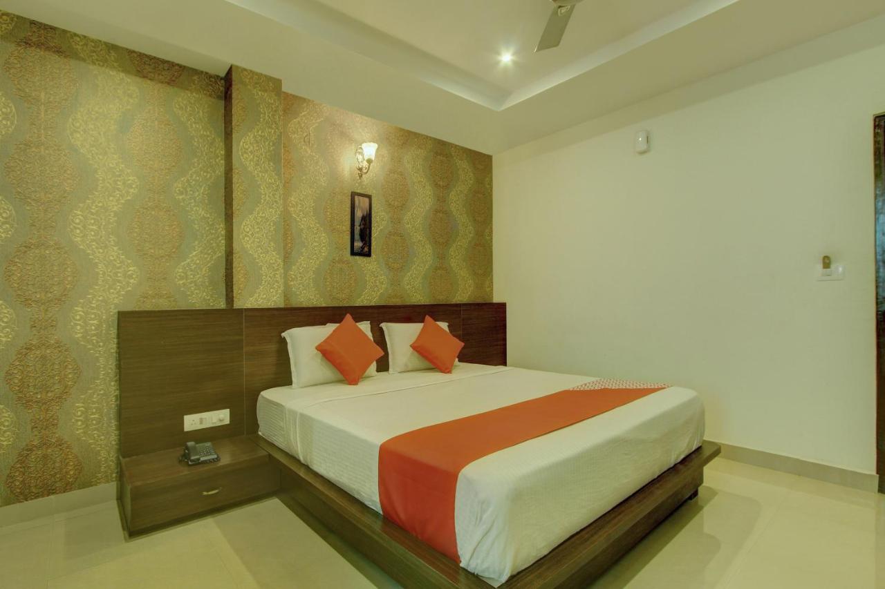 Capital O Hotel Samanvi International Belur  Eksteriør billede