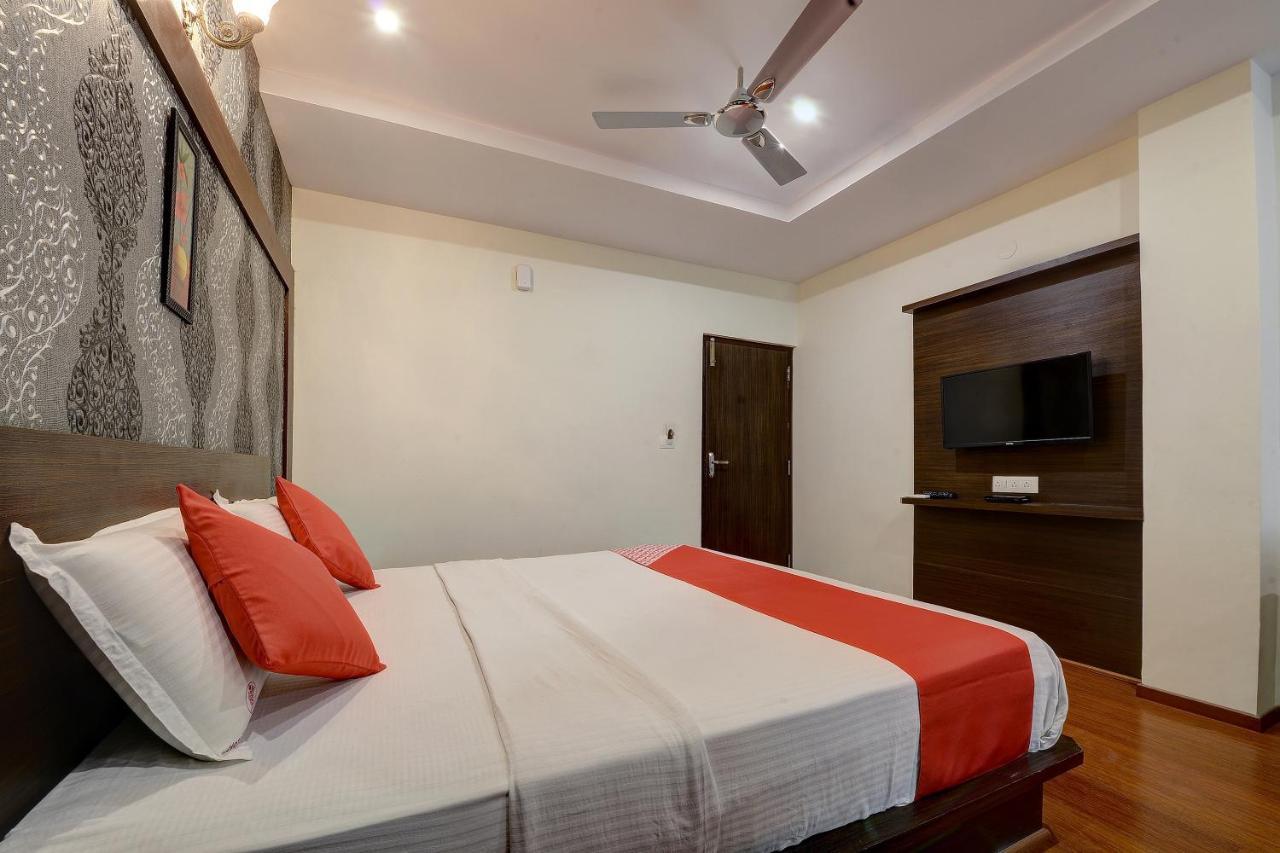 Capital O Hotel Samanvi International Belur  Eksteriør billede