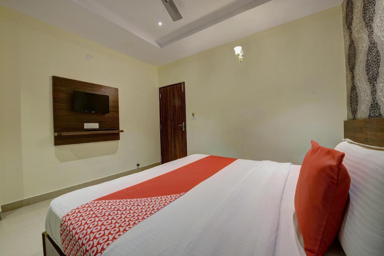 Capital O Hotel Samanvi International Belur  Eksteriør billede