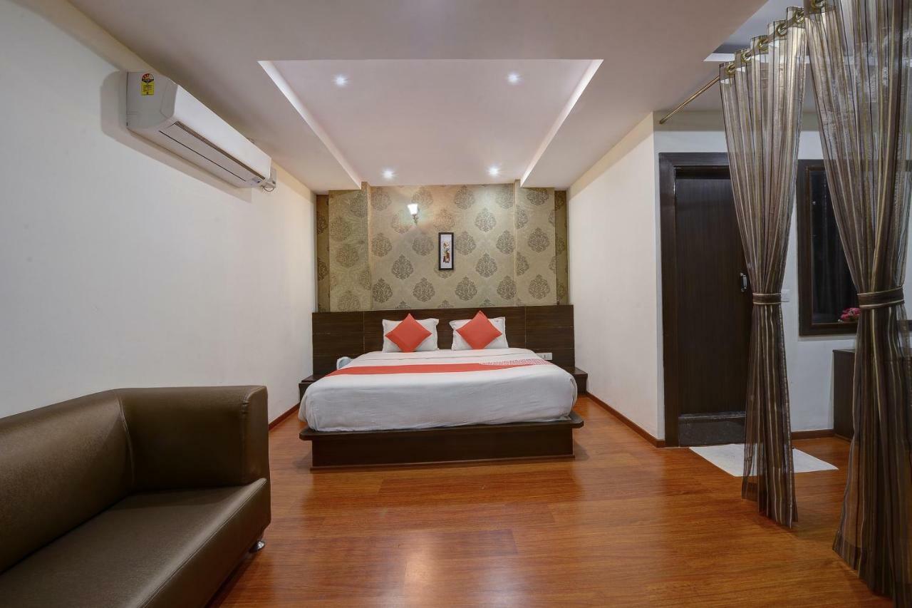 Capital O Hotel Samanvi International Belur  Eksteriør billede