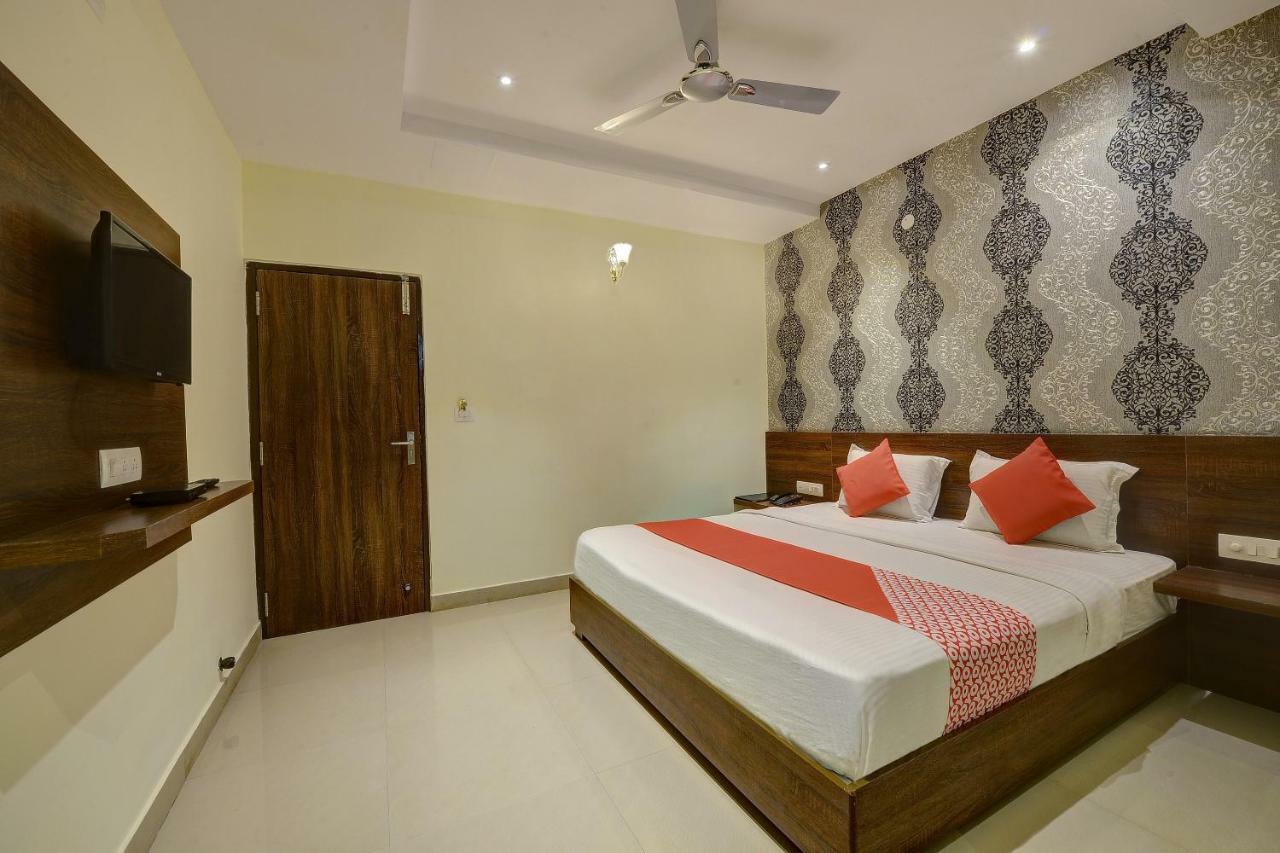 Capital O Hotel Samanvi International Belur  Eksteriør billede